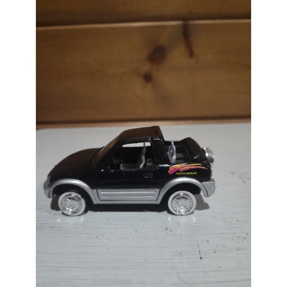 Black Toyota Rav 4 Cabriolet Kinsmart [Tires are missing rubber] ZD3